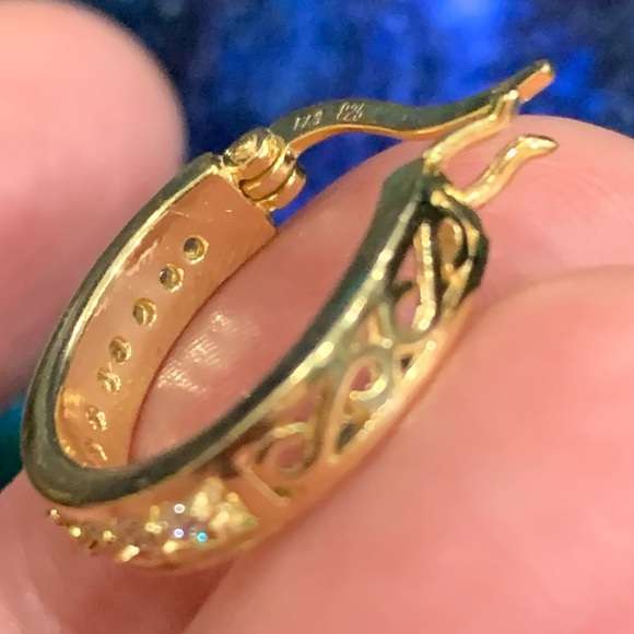 DILLARD’S 18k Gold over Sterling Silver CZ SMALL HOOP EARRINGS! - Picture 4 of 13